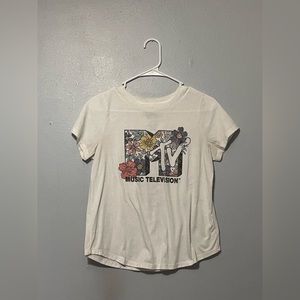 White, Music Television T-shirt, Brand: Music Television, Size: xL (YOUTH)